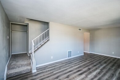 2854 E Clarendon Ave-8