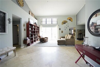 Den, Front foyer