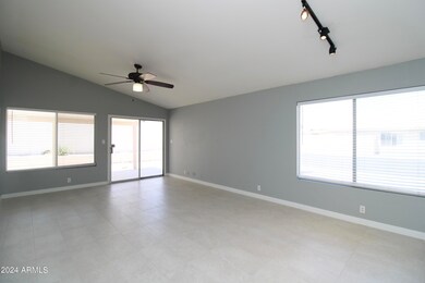 881 E Orchid Ln, Chandler, AZ 85225 - photo 7
