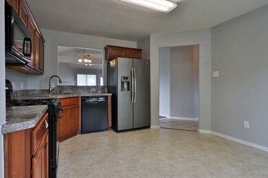 398 Henry St, Alvin, TX 77511 - photo 5