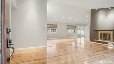 6201 Island Crest Way, Mercer Island, WA 98040 - photo 4