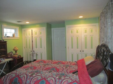 54 Mulberry St, Claremont, NH 03743 - photo 6