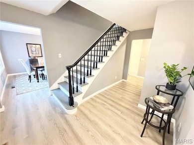 1956 Lakehurst Dr, Saint Louis, MO 63146 - photo 2