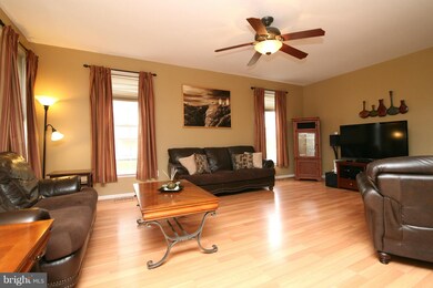 7540 Hummingbird Ct, Sykesville, MD 21784 - photo 4