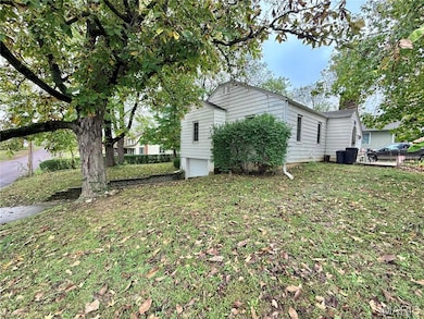 107 N Springfield St, Cuba, MO 65453 - photo 2