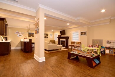 230 N Elm Ave, Elmhurst, IL 60126 - photo 5