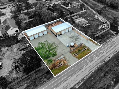 13051 Pleasant Valley Dr, Rosharon, TX 77583 - photo 2