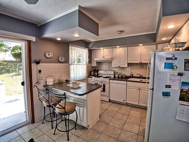 33 Meadowood Dr, South Dartmouth, MA 02748 - photo 5