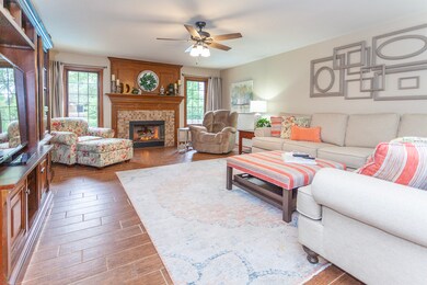 612 Woodview Dr, Whiteland, IN 46184 - photo 4