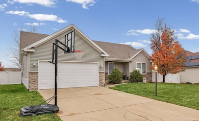 1713 Hunters Ridge Ct, Mahomet, IL 61853 - photo 2