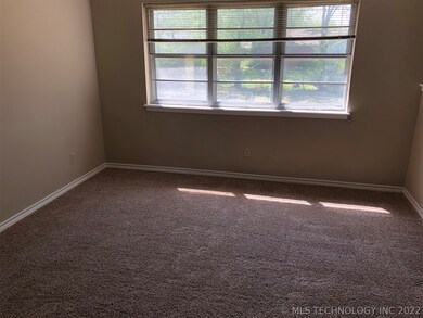 Living has new blinds & plenty of sunlight!
