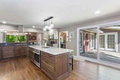 05_146HigmanParkHill_177002_Kitchen_LowR