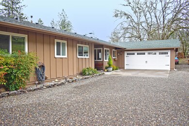 4624 Glen Echo Way, Central Point, OR 97502 - photo 2