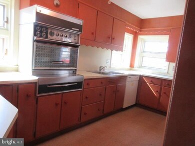 4914 Oley Turnpike Rd, Reading, PA 19606 - photo 4