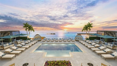Rooftop Pool: Sunsets over the Tampa Bay
