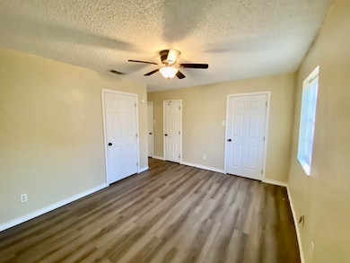 6801 Camden Ln, Groves, TX 77619 - photo 7