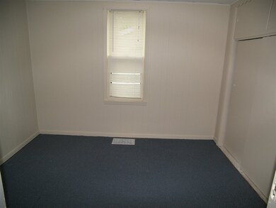 613 E Walnut St, Greentown, IN 46936 - photo 4