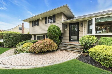 12 Whitebirch Ln, ComMacK, NY 11725 - photo 4