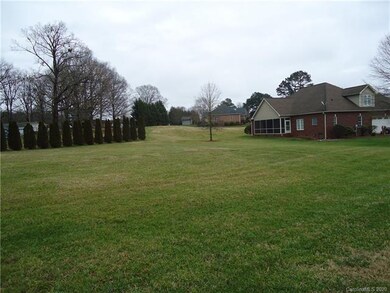 301 Macon Dr, Statesville, NC 28625 - photo 3