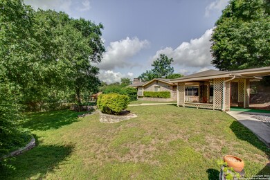 1222 E Common St, New Braunfels, TX 78130 - photo 6