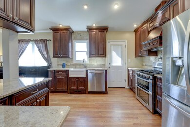 14_12Kitchen_mls
