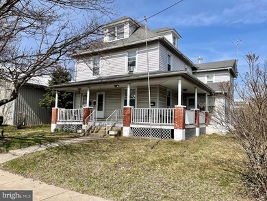 201 W 8th St, Lansdale, PA 19446 - photo 2