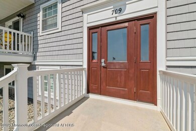 33_709OceanAve43_2002_LowRes