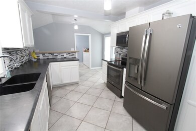 2705 Shelby Ave, Mattoon, IL 61938 - photo 5