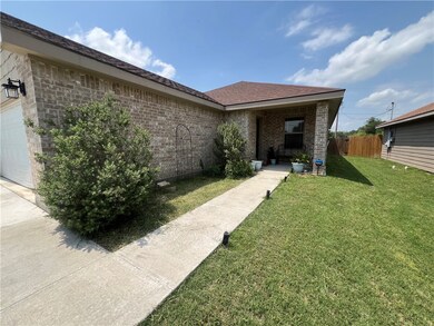 806 W Inez St, Beeville, TX 78102 - photo 2
