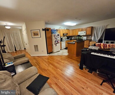 406 W Wayne Ave unit 2ND FLR, Wayne, PA 19087 - photo 3
