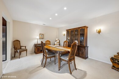 2000 Chestnut Ave unit 210, Glenview, IL 60025 - photo 5