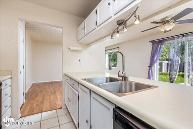 11-Kitchen 20240604-DW-4015