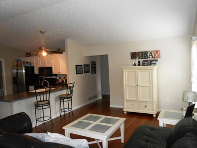 211 Highbluffs Blvd