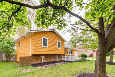 5026 Tamarack Boulevard-large-002-12-Ext