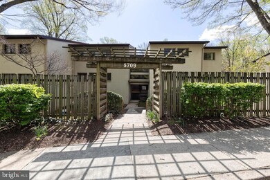 5709 Harpers Farm Rd unit F, Columbia, MD 21044 - photo 2