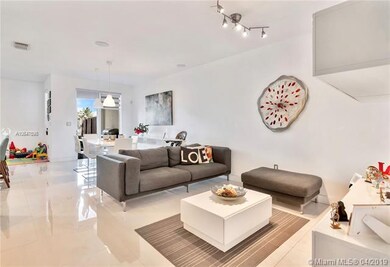 10831 NW 75th St, Doral, FL 33178 - photo 3