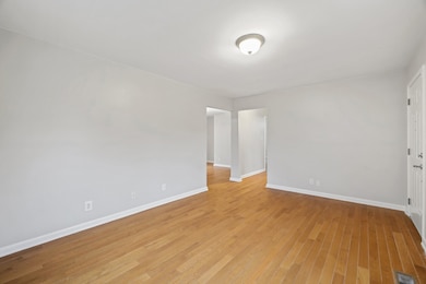 5637 Meadowcrest Ln, Nashville, TN 37209 - photo 7