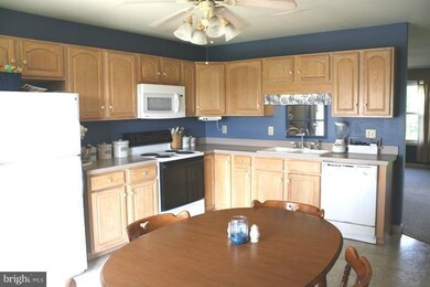 11069 Kay St, Greencastle, PA 17225 - photo 2