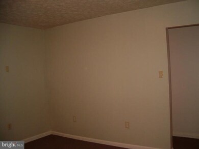 448 S Washington St unit 3, Berkeley Springs, WV 25411 - photo 2