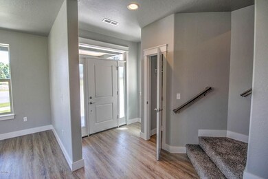 3096 Summerfield Dr - Entry