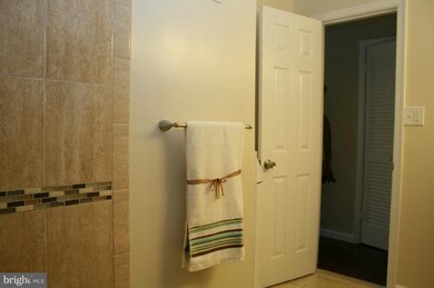 3352 Huntley Square Dr unit A2, Temple Hills, MD 20748 - photo 2