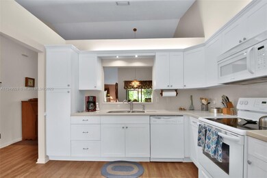 7237 Solandra Ln, Tamarac, FL 33321 - photo 6