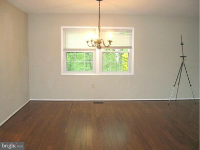 13135 Madonna Ln, Fairfax, VA 22033 - photo 6