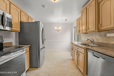 Eat-in Kitchen