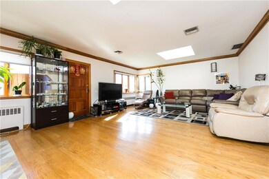 6932 166th St, Fresh Meadows, NY 11365 - photo 3