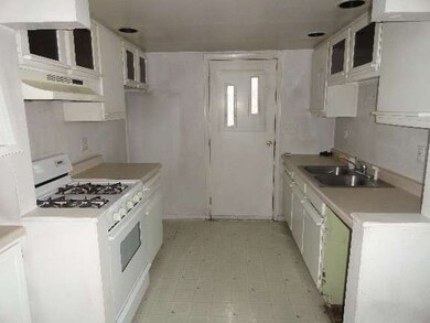 122 Pueblo Rd, Carpentersville, IL 60110 - photo 3