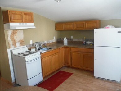 422 South St unit 2nd Flr Rear, Jim Thorpe, PA 18229 - photo 3