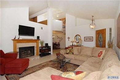 CUSTOM MANTLE ON FIREPLACE