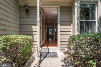 1646 Fieldthorn Dr, Reston, VA 20194 - photo 5