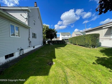 142 Carleton Ave, Hazleton, PA 18201 - photo 4